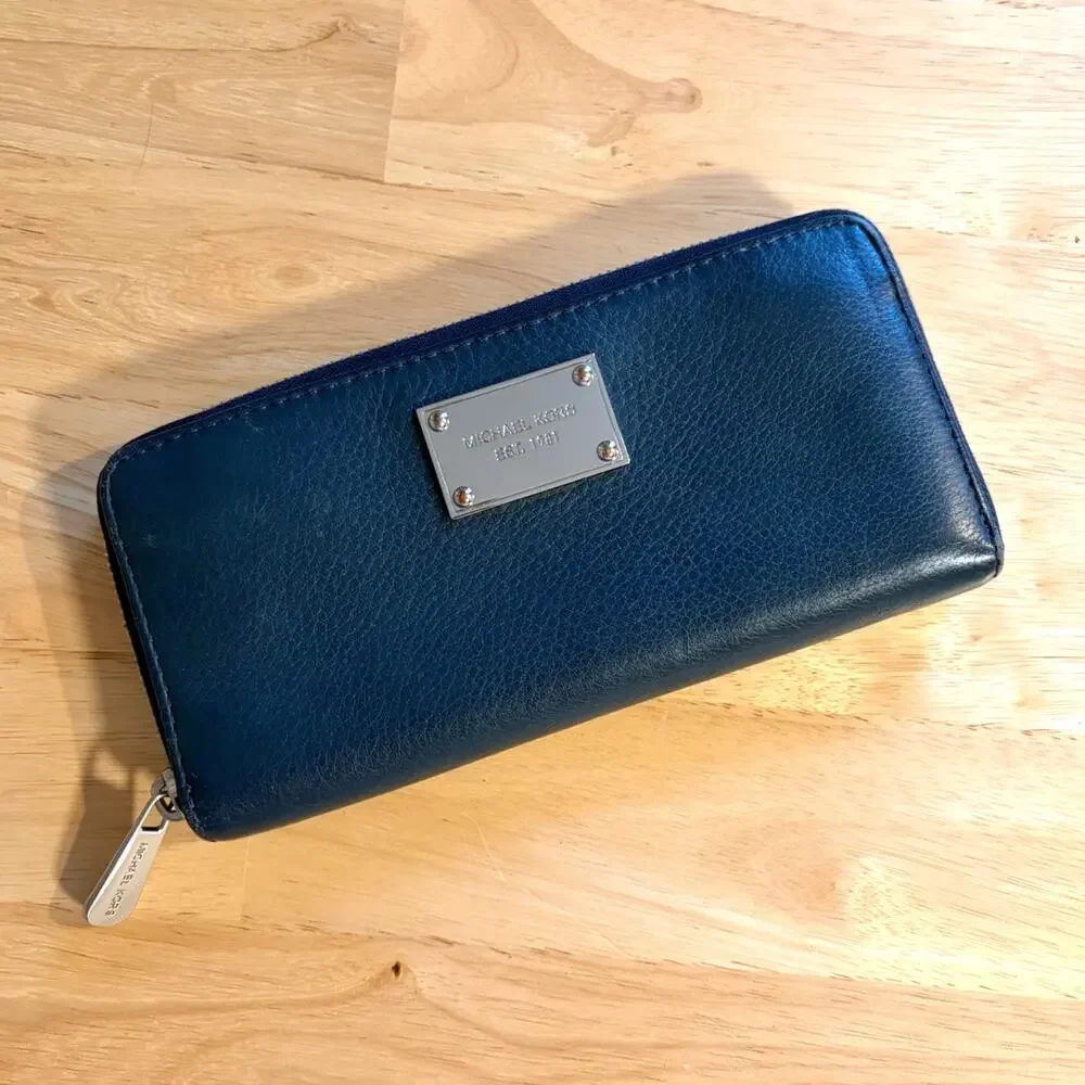 Michael Kors Jet Set Navy Blue Zip Around Long Continental Wallet EUC - Picture 2 of 16
